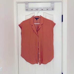 Banana Republic Coral short sleeved button down Size Small